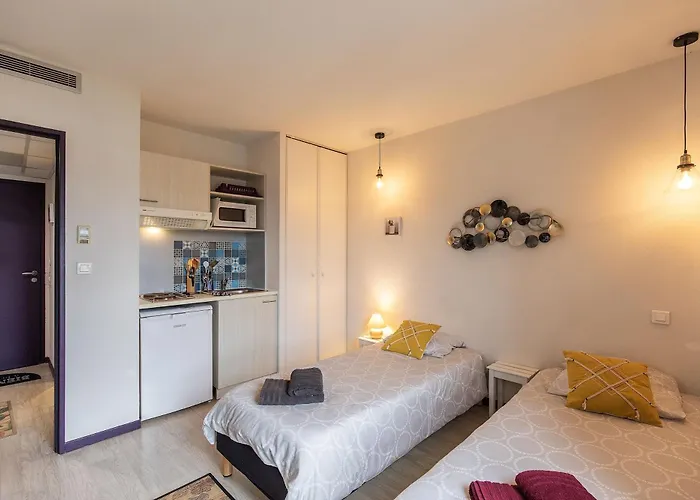 Tithome 1 - Gare, Centre Ville, Vue Montagne Et Chateau *