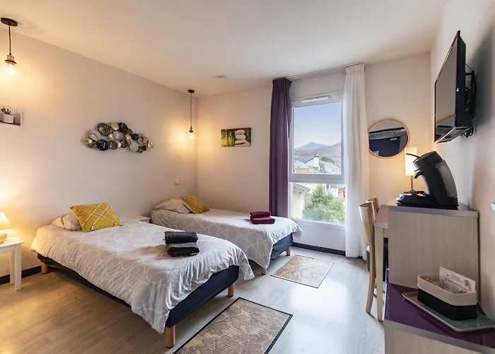 Tithome 1 - Gare, Centre Ville, Vue Montagne Et Chateau